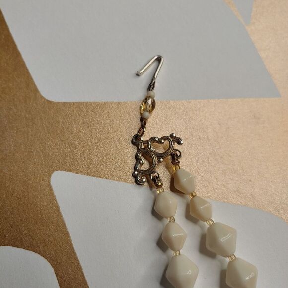 Vintage 50s 60s Acrylic Double Stranded Beaded Necklace - Picture 2 of 7